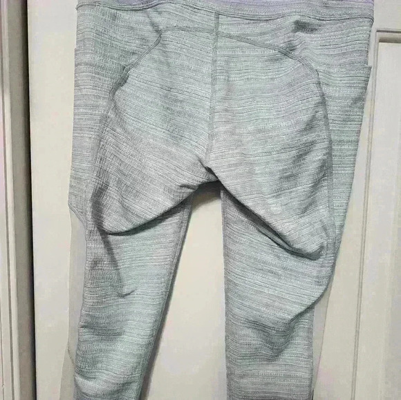 Athleta Jacquard Mesh Chat To Town Crop leggings size small - Picture 2 of 5